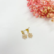 Load image into Gallery viewer, Handmade Flower Seed Beads Short Dangle Earrings - Miss A Beauty
